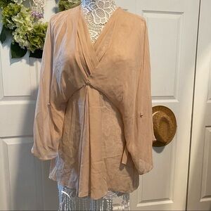 Alice + Olivia Silk V-Neck Tunic 3/4 Sleeve Button closure front Neutrals Small